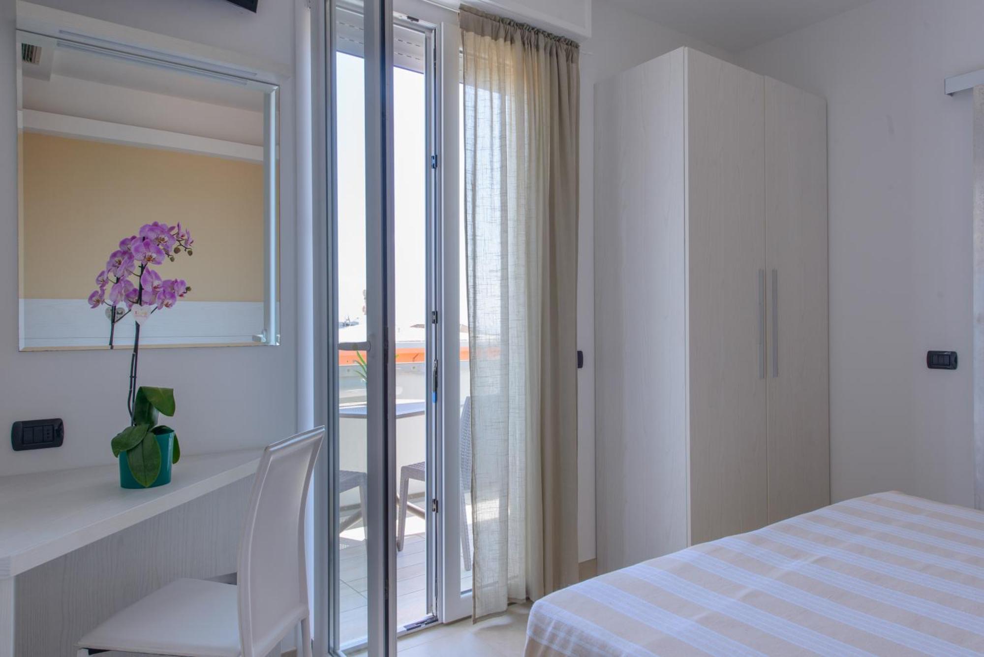 רימיני Hotel Sans Souci מראה חיצוני תמונה
